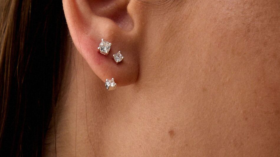 אילו עגילים מותר לענוד בצבא