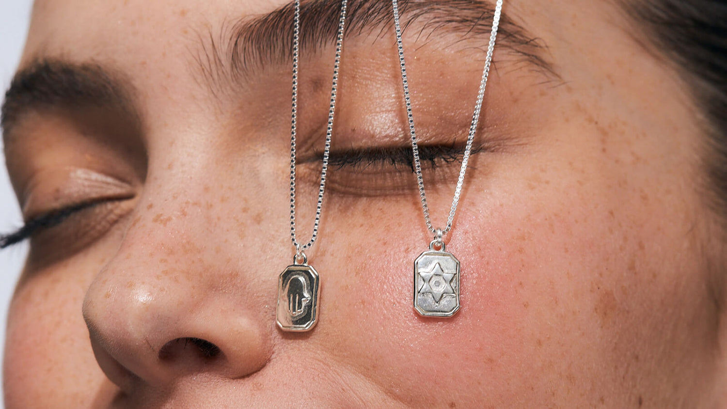 תכשיטים אופנתיים: פיסים עכשוויים שתמיד תרצי לענוד