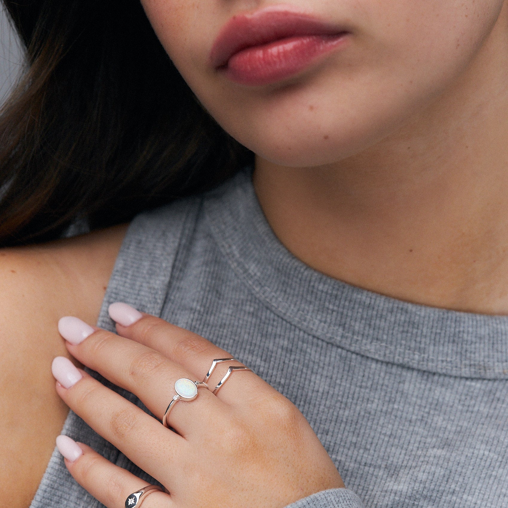 טבעת וי כסף 925