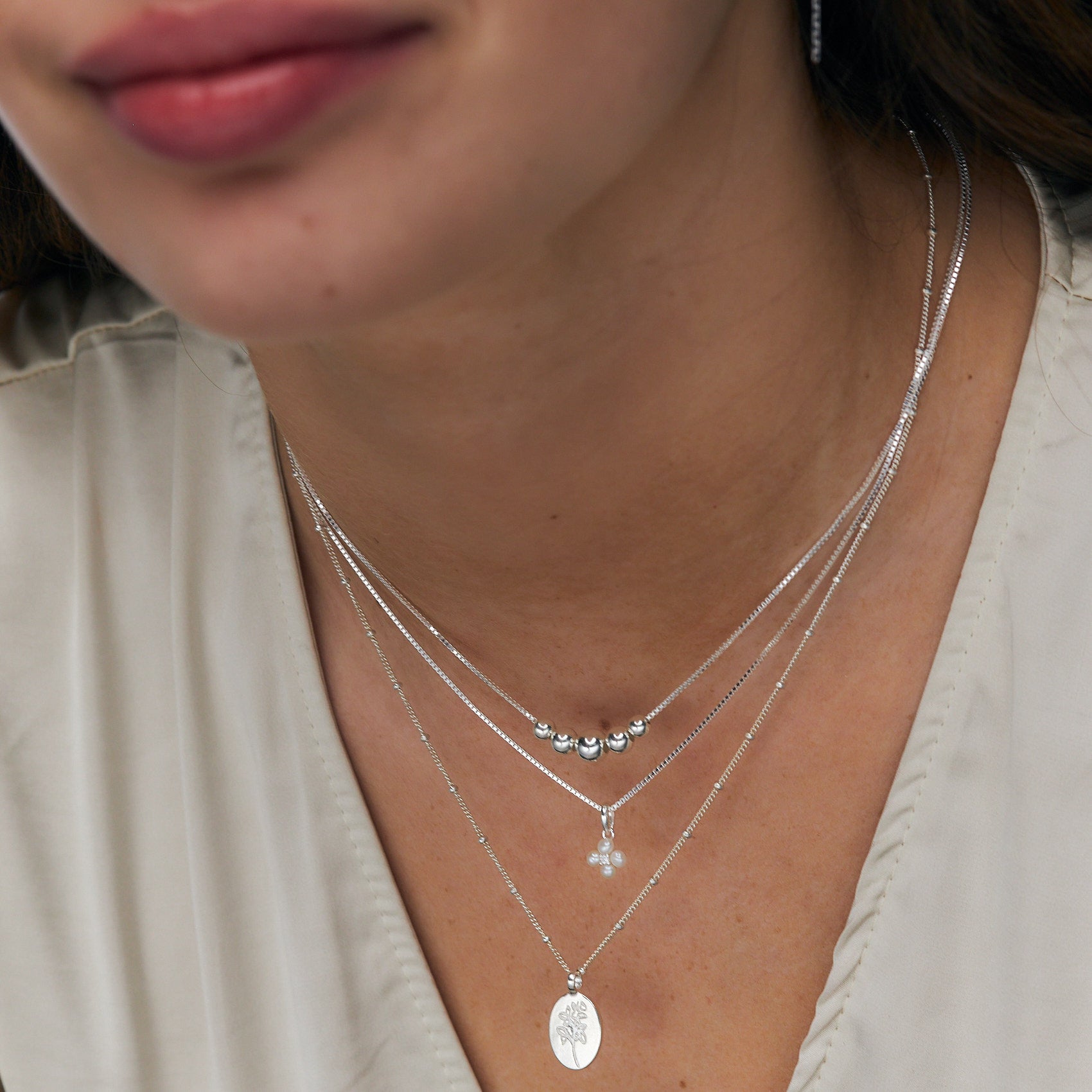 925 שרשרת פרח מפנינים