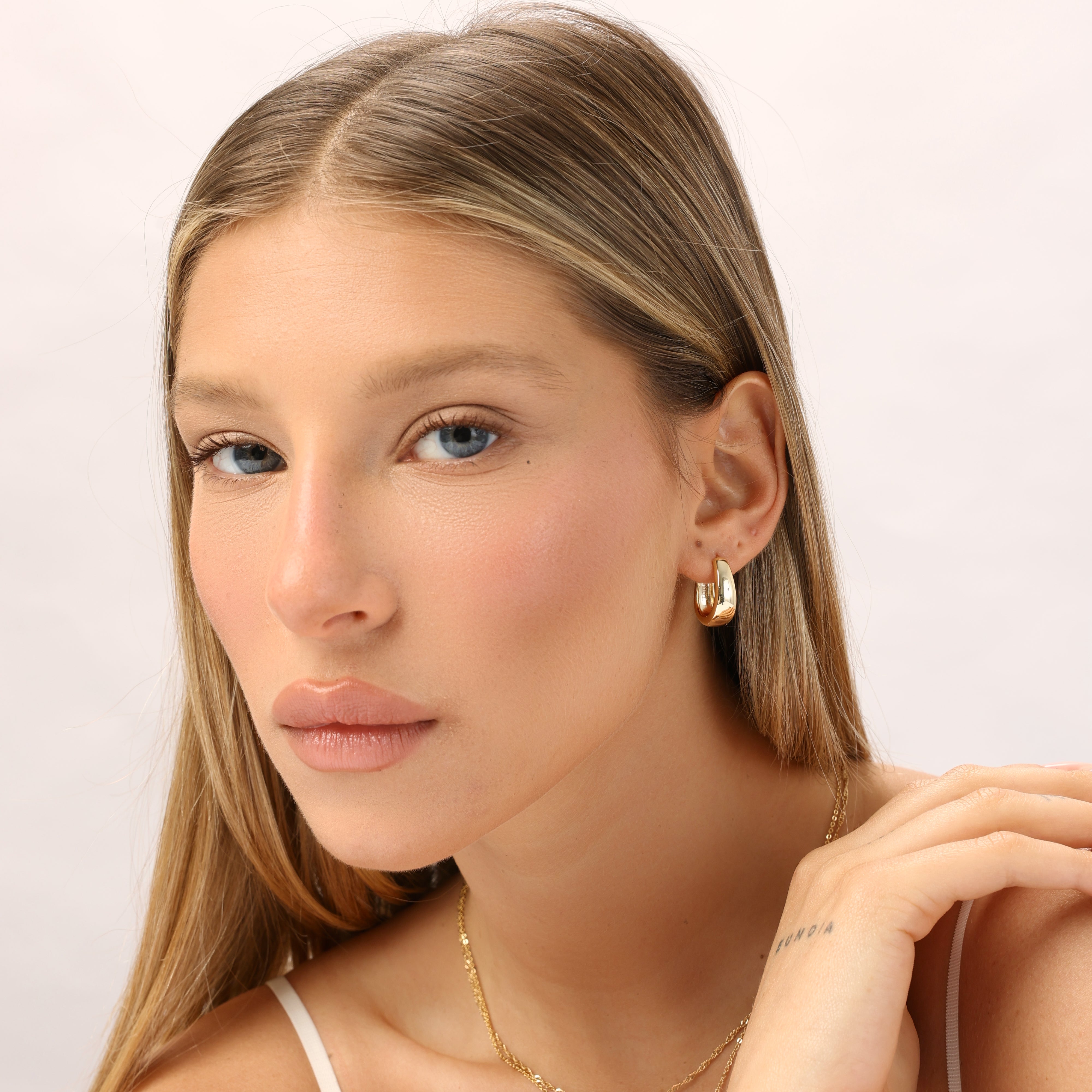 עגילי חישוק סאשה ציפוי זהב