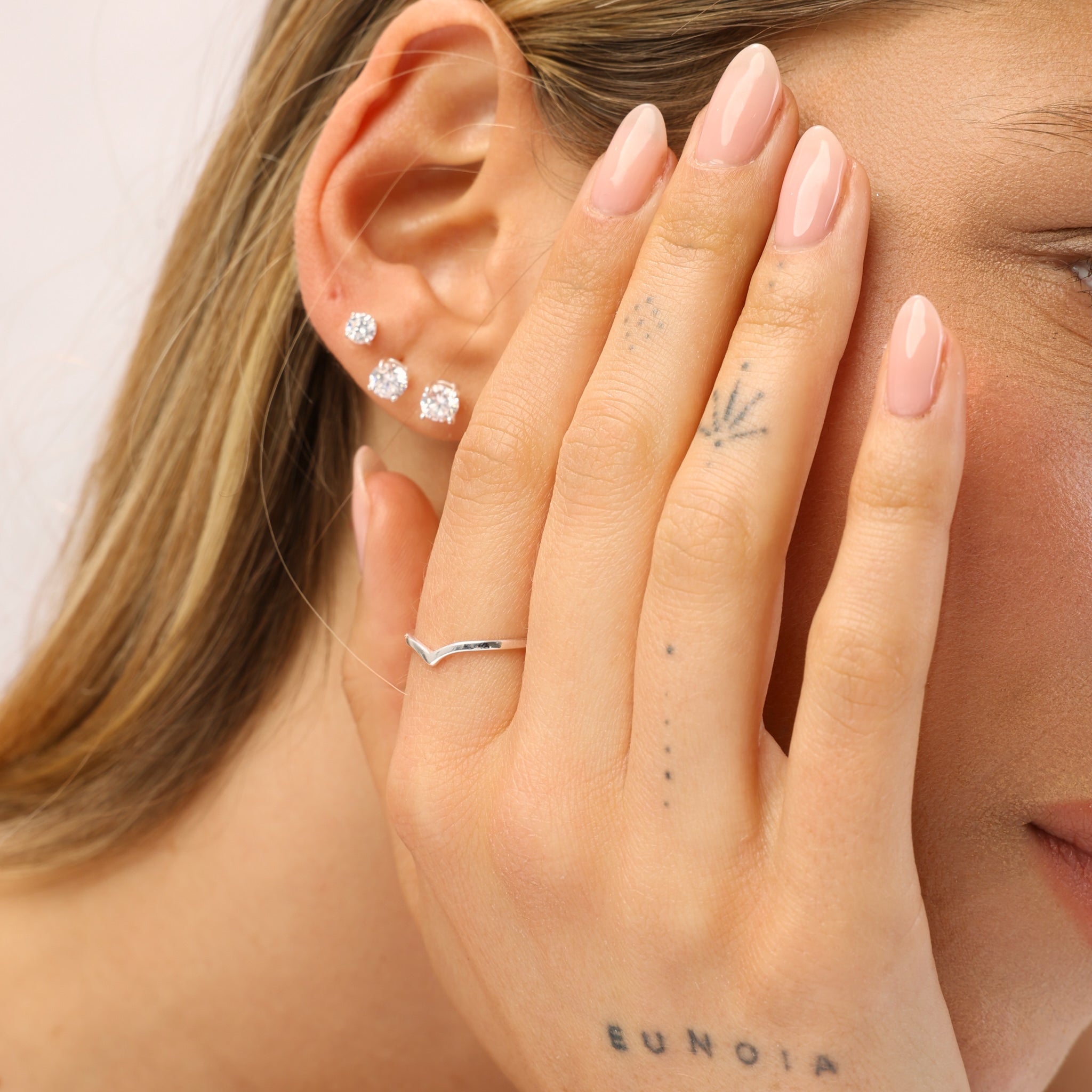 טבעת וי כסף 925