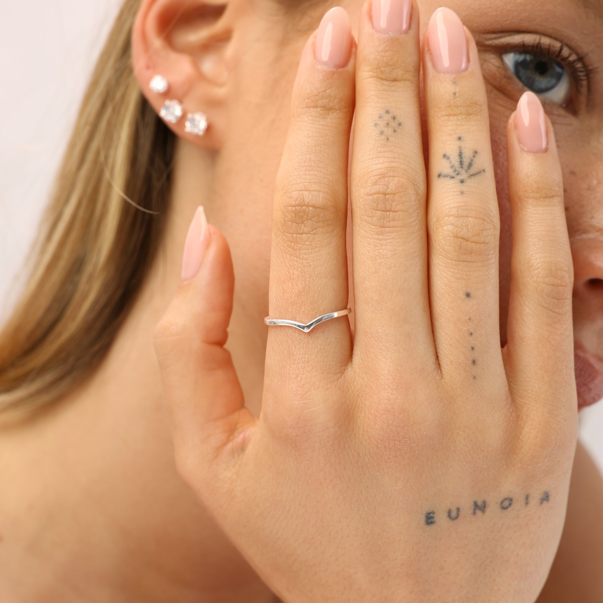 טבעת וי כסף 925