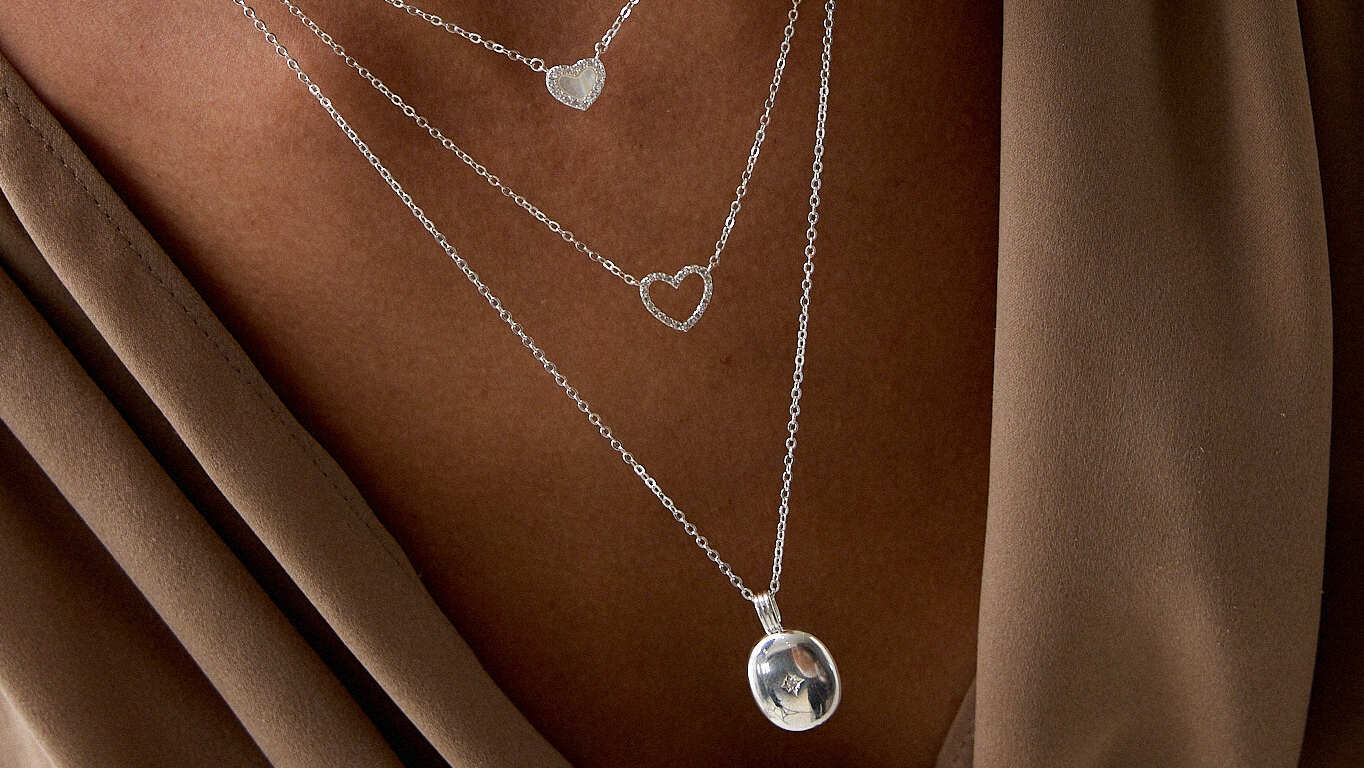 ניקיון של תכשיטי כסף: שיטות לניקוי ושימור תכשיטים מכסף וזירקונים