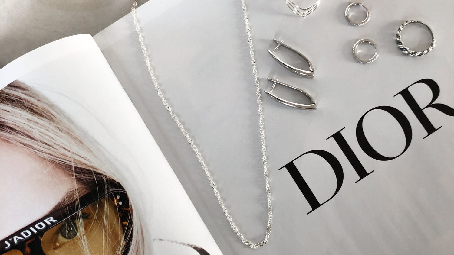 שרשראות כסף עדינות