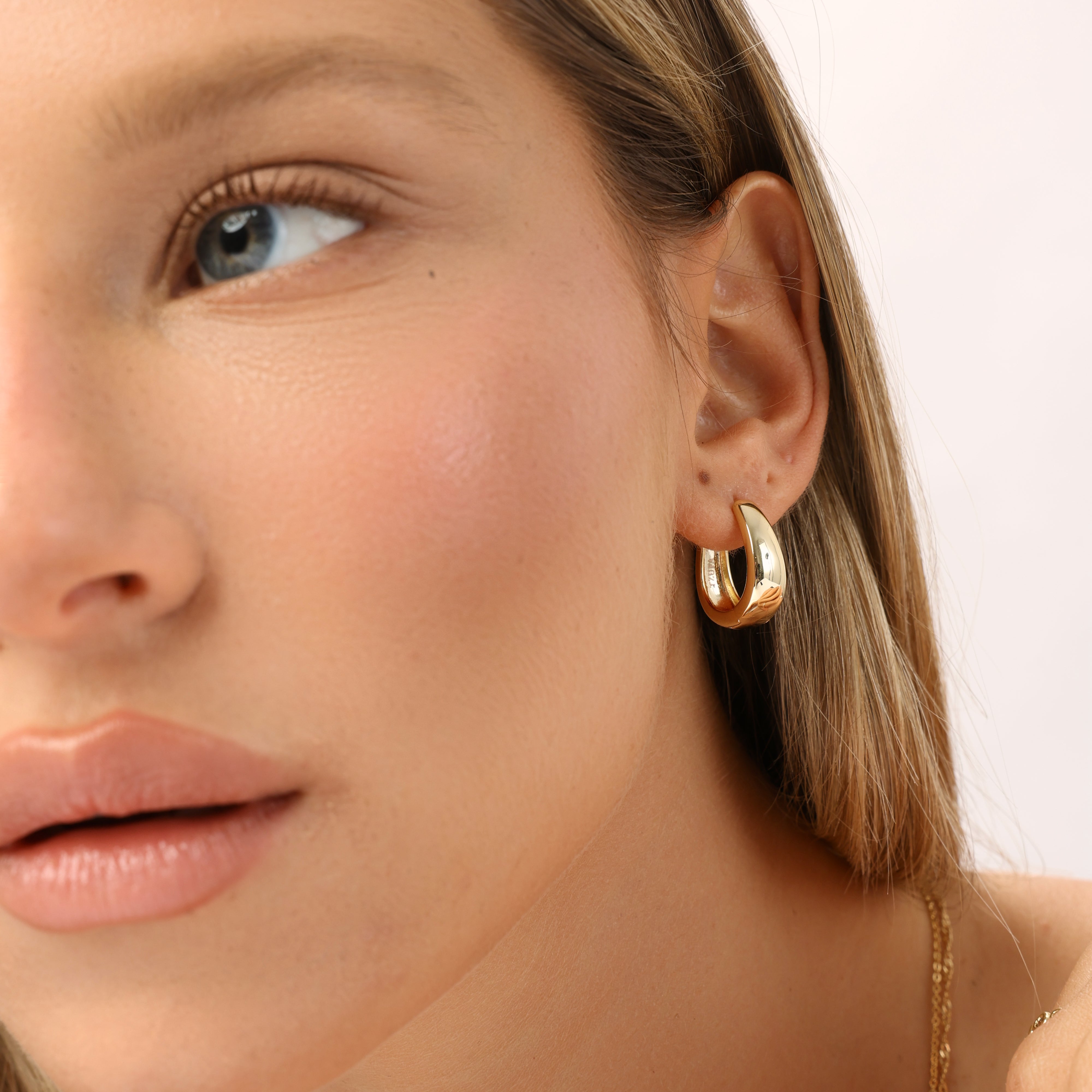 עגילי חישוק סאשה ציפוי זהב