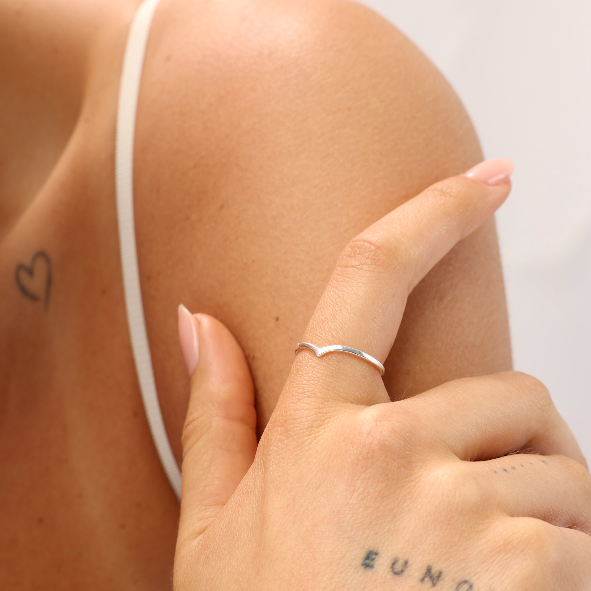 טבעת וי כסף 925