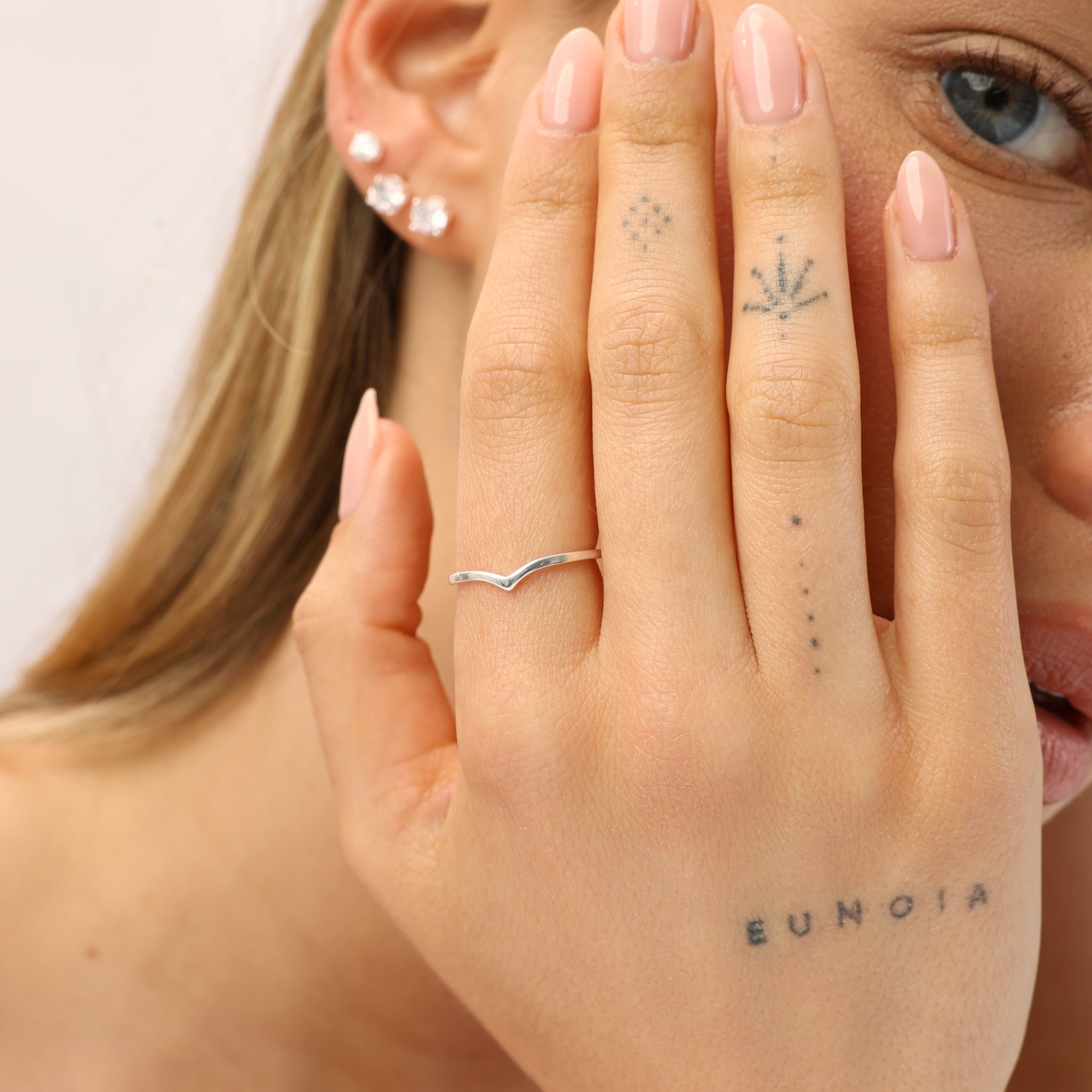 טבעת וי כסף 925